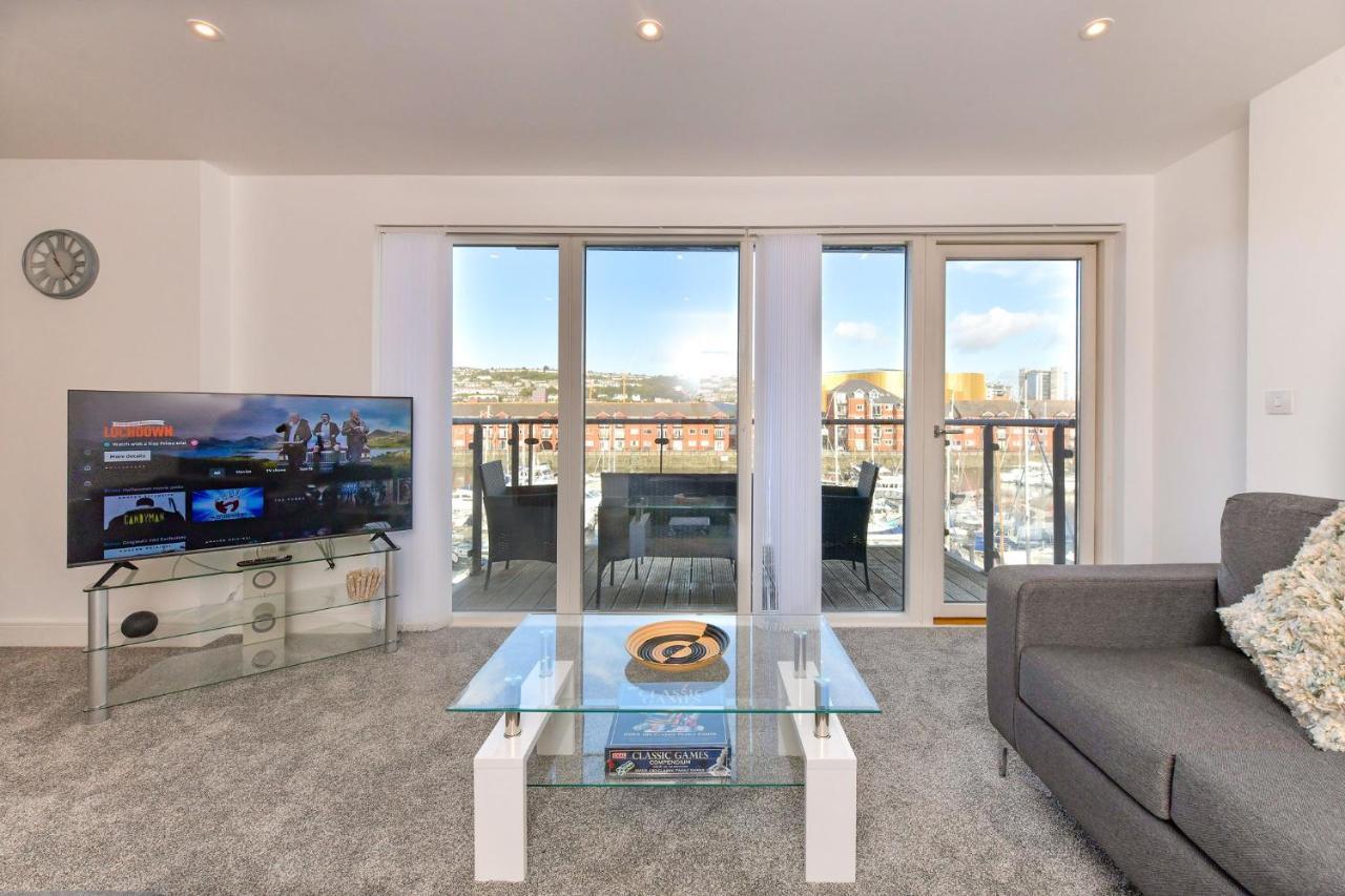 סוואנסי Just Stay Wales - Meridian Wharf, Marina View - 2 Bed Apartment מראה חיצוני תמונה