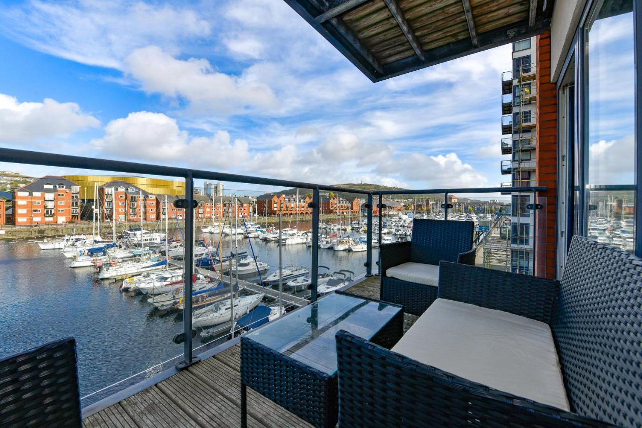 סוואנסי Just Stay Wales - Meridian Wharf, Marina View - 2 Bed Apartment מראה חיצוני תמונה