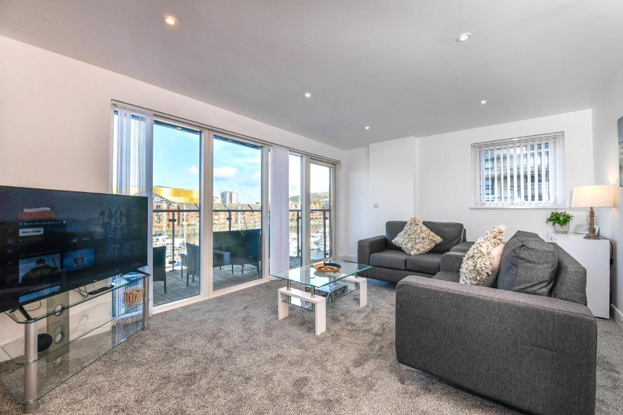 סוואנסי Just Stay Wales - Meridian Wharf, Marina View - 2 Bed Apartment מראה חיצוני תמונה