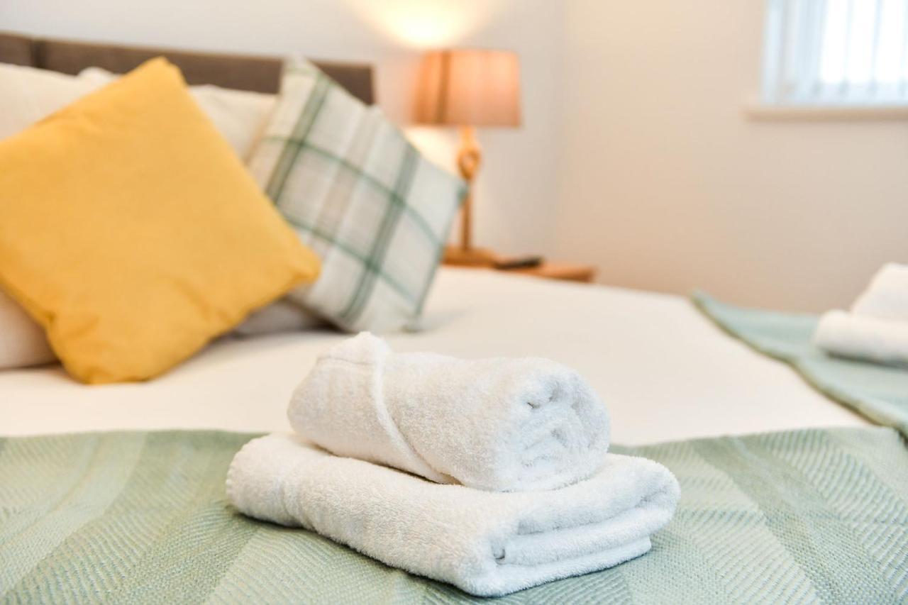 סוואנסי Just Stay Wales - Meridian Wharf, Marina View - 2 Bed Apartment מראה חיצוני תמונה