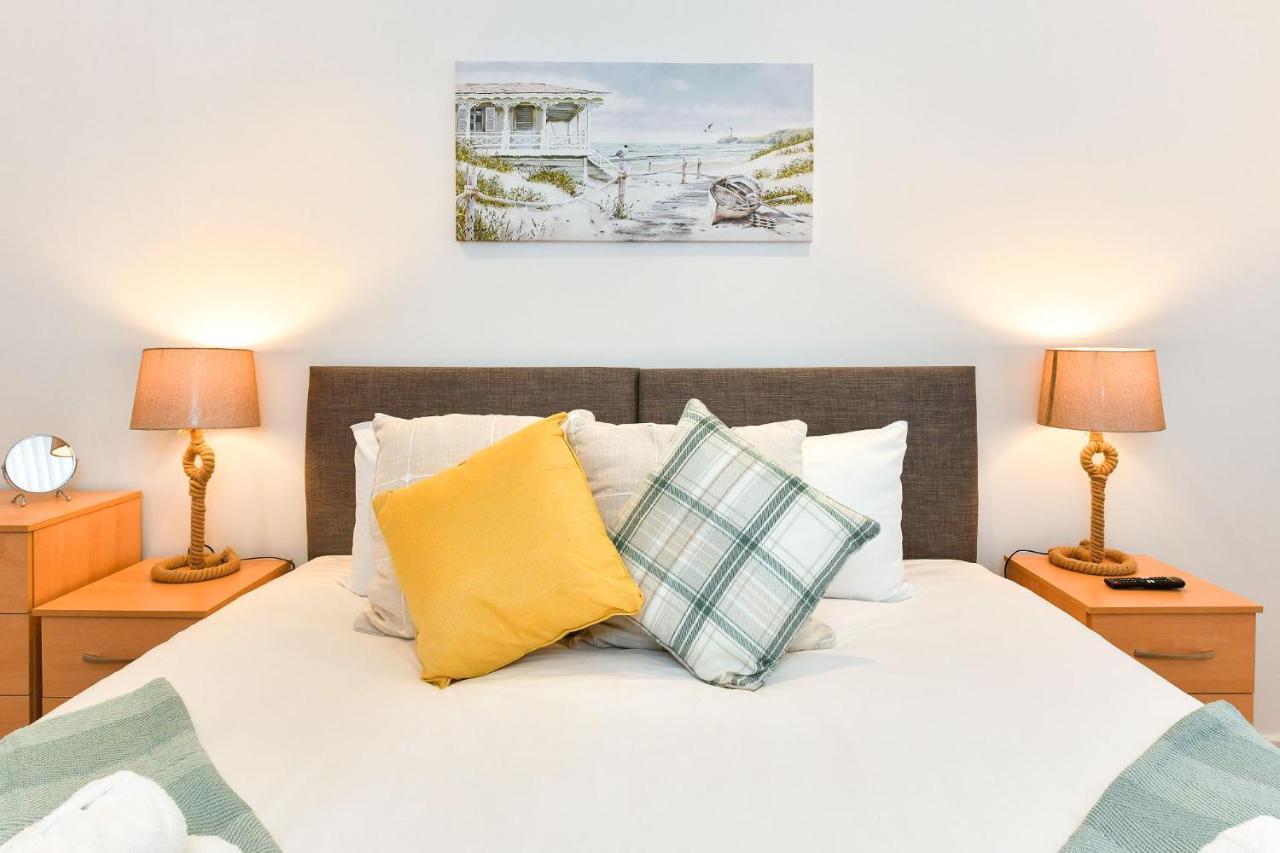סוואנסי Just Stay Wales - Meridian Wharf, Marina View - 2 Bed Apartment מראה חיצוני תמונה